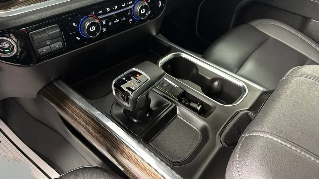 Used 2025 Summit White Chevrolet RST image 25