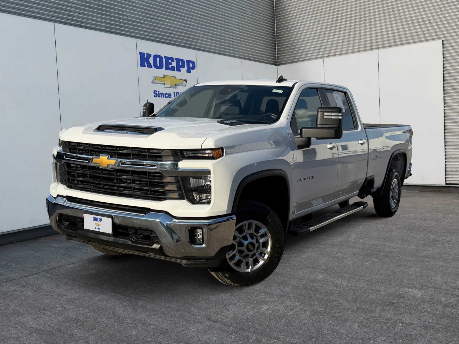 Used 2025 Summit White Chevrolet LT image 1