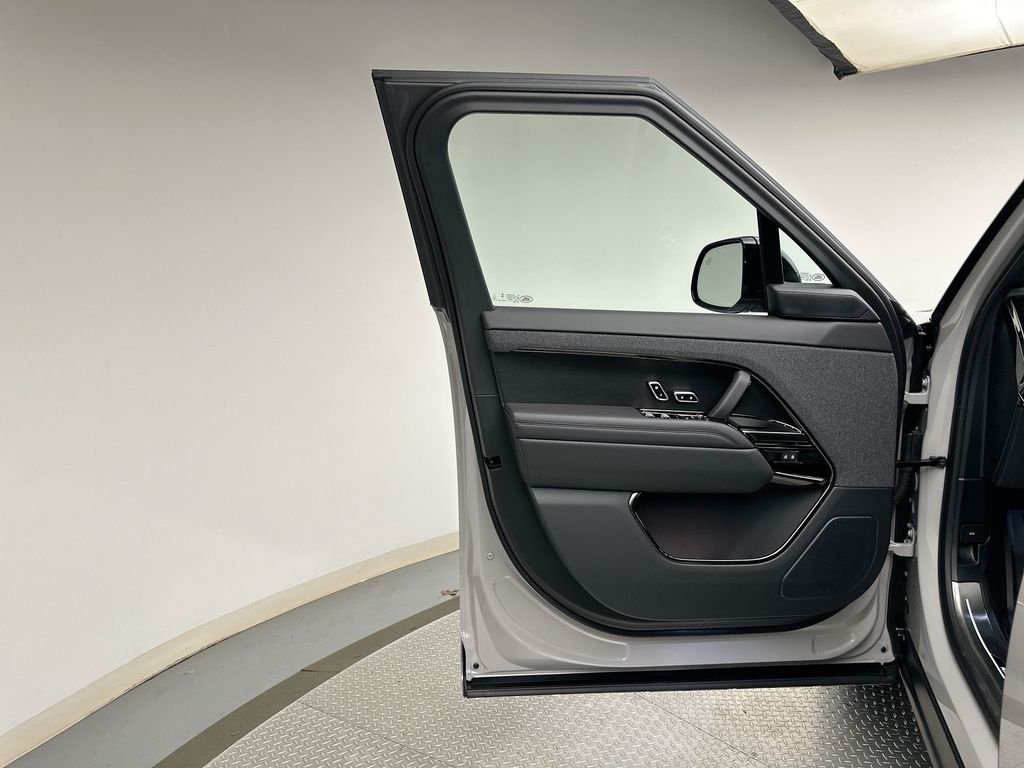 New 2026 Borasco Grey Metallic Land Rover Dynamic SE image 9