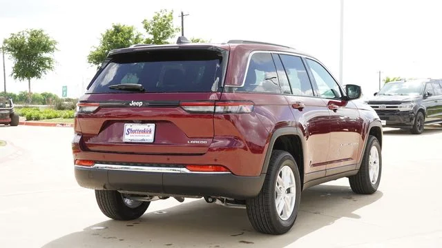 New 2026 Velvet Red Pearlcoat Jeep Laredo image 9