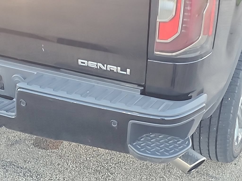 Used 2017 ONYX BLACK GMC Denali image 4