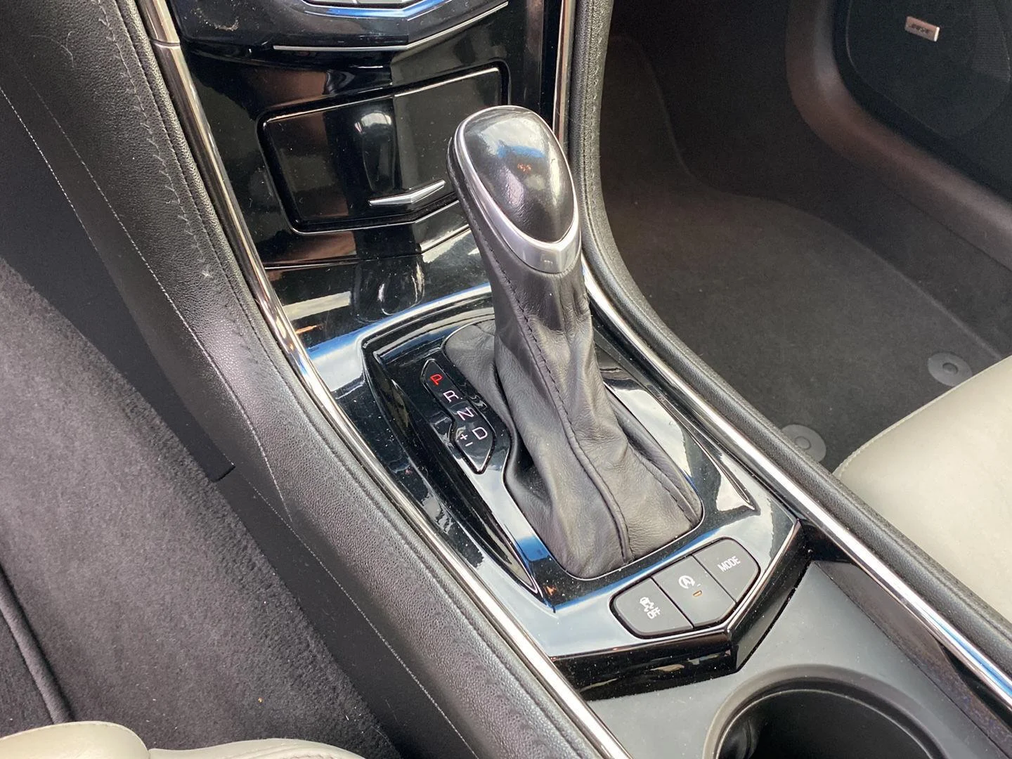 Used 2018 Phantom Gray Metallic Cadillac Luxury AWD image 21