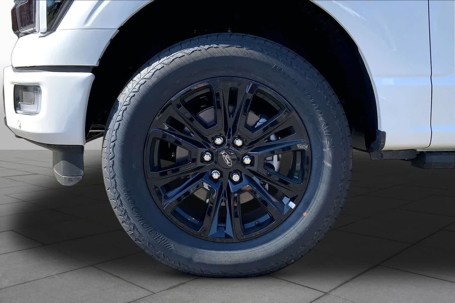 New 2026 Star White Metallic Tri-Coat Ford Platinum® image 12