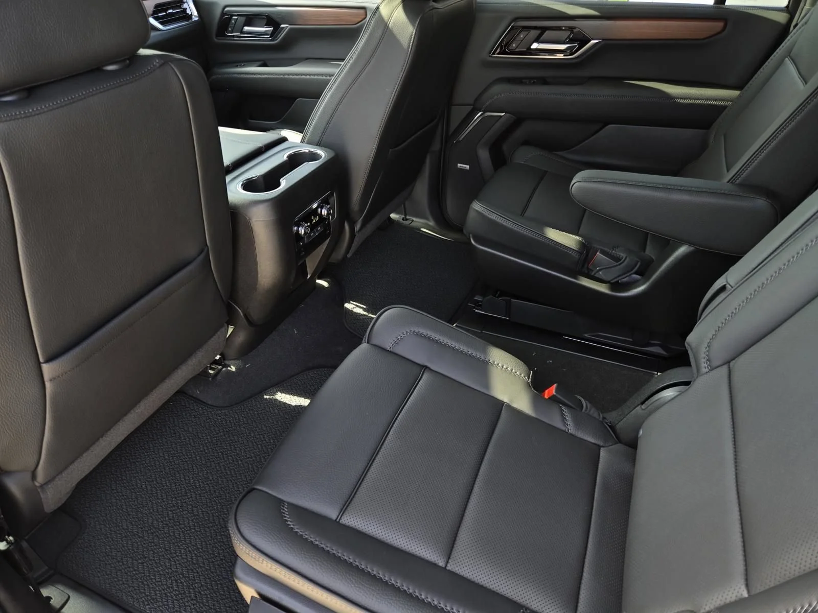 2026 GMC Yukon XL Denali - Photo 6