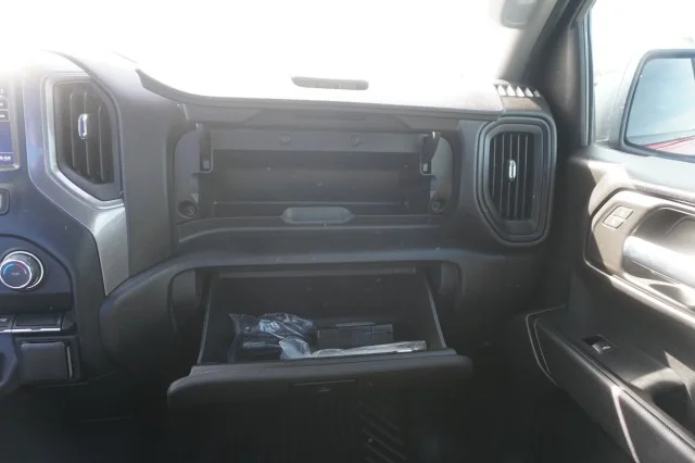 Used 2024  Chevrolet Custom image 30