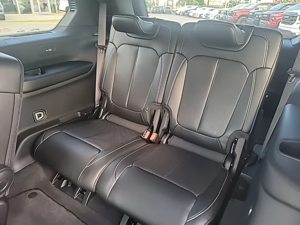 Used 2025 Silver Jeep Limited image 20