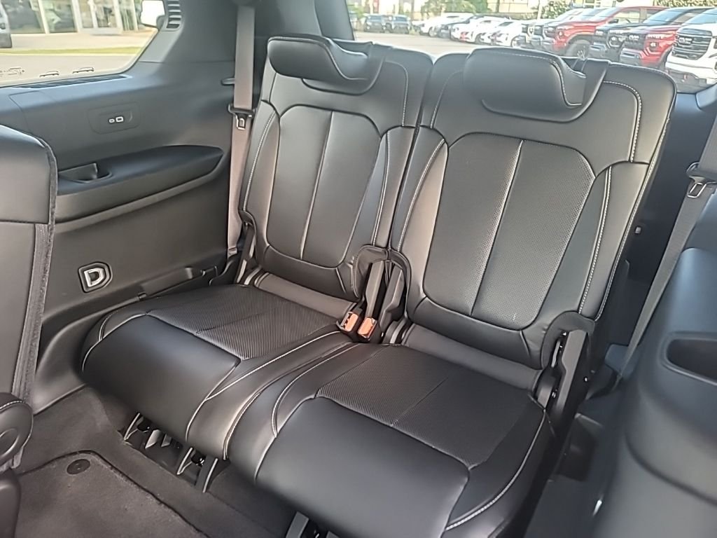 Used 2025 Silver Jeep Limited image 20