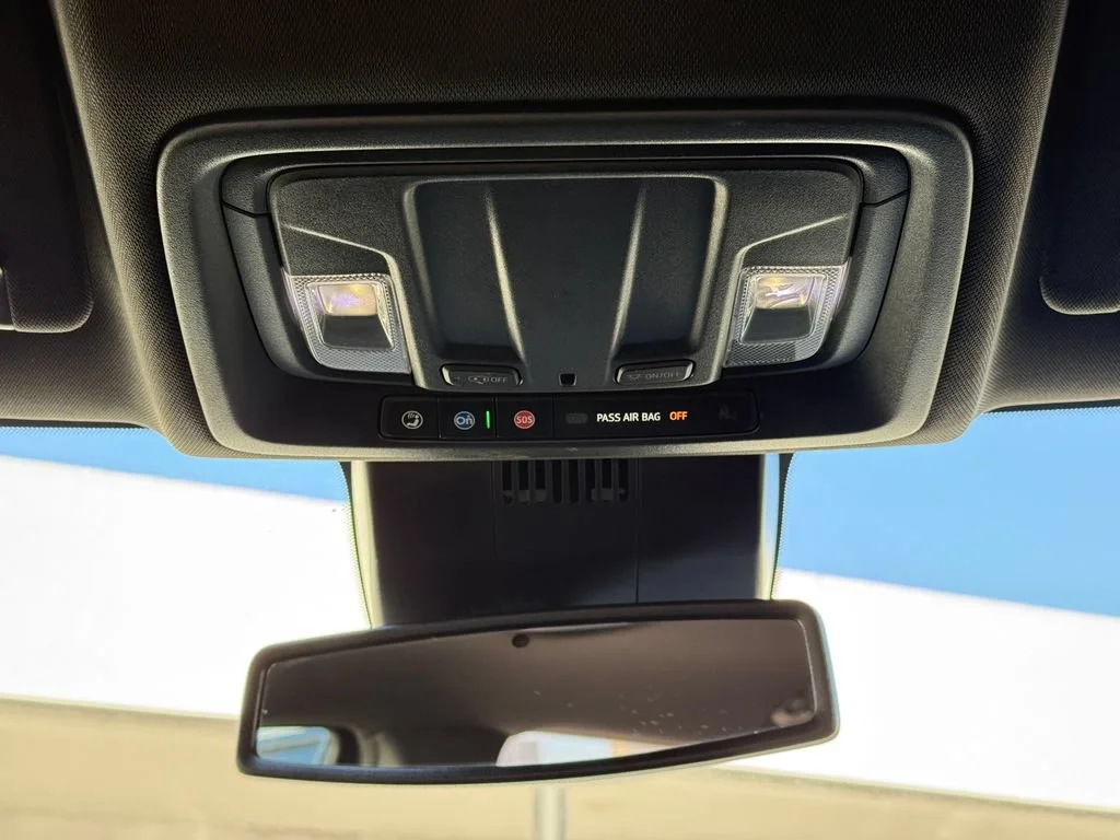 Used 2025 Summit White GMC AT4 image 23