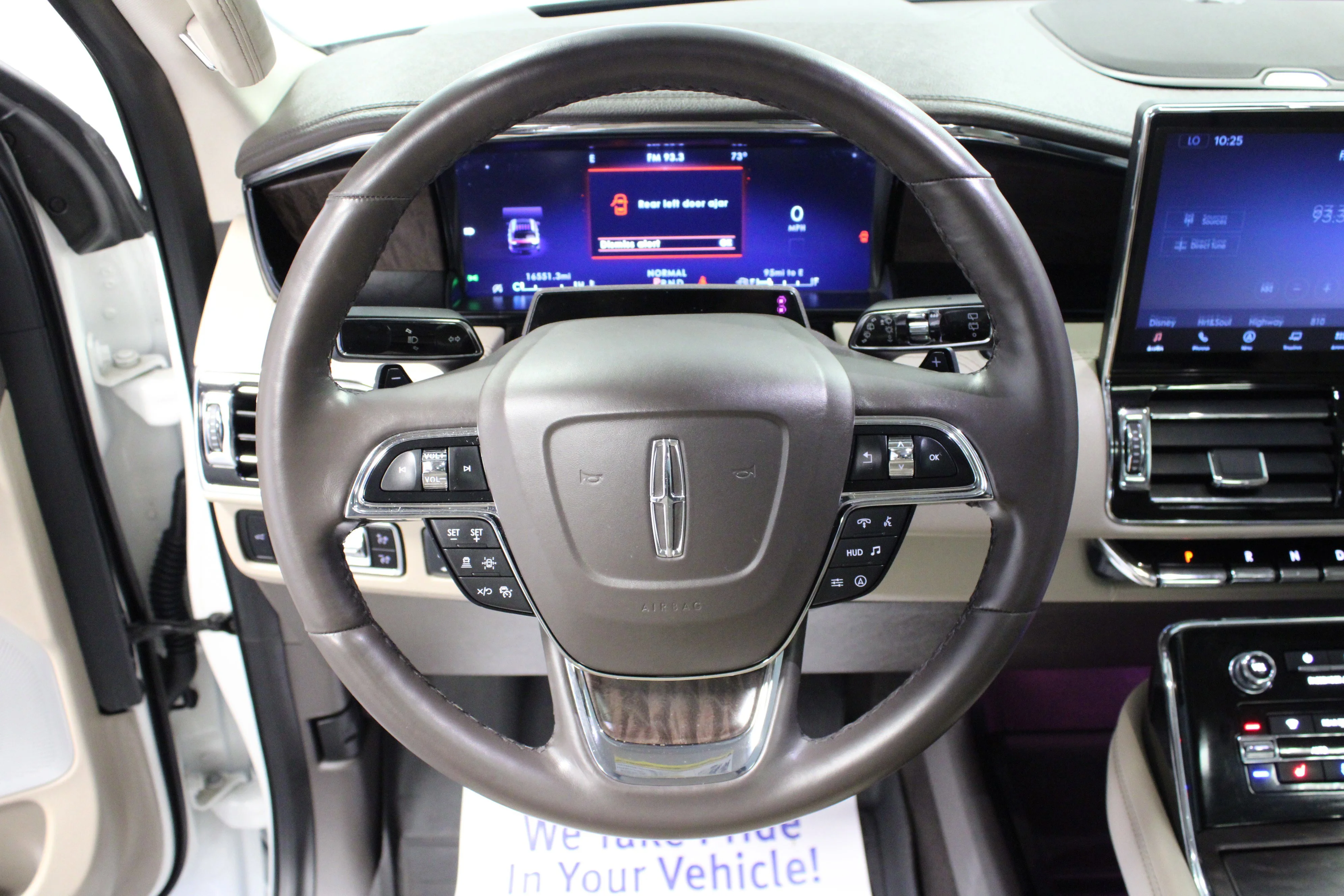Used 2024 White Metallic Lincoln Reserve image 18