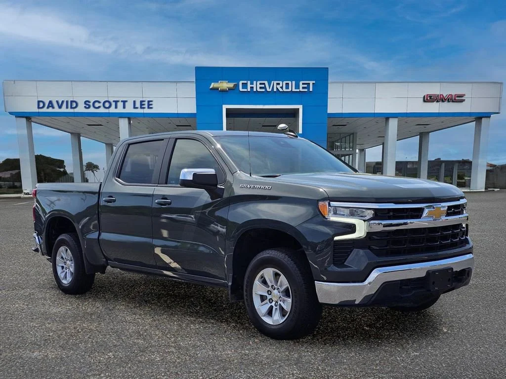 Used 2025 Cypress Gray Chevrolet LT image 5