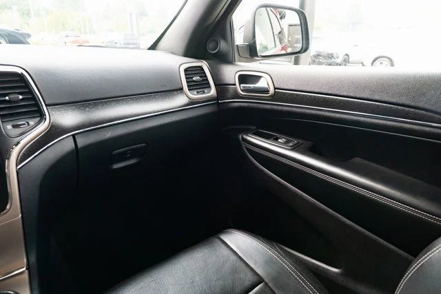 Used 2017 Red Jeep Limited image 11