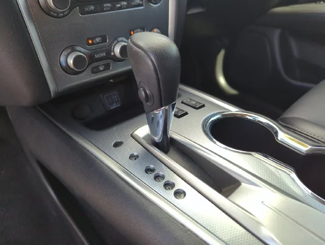 Used 2019 Brown Nissan SL image 41