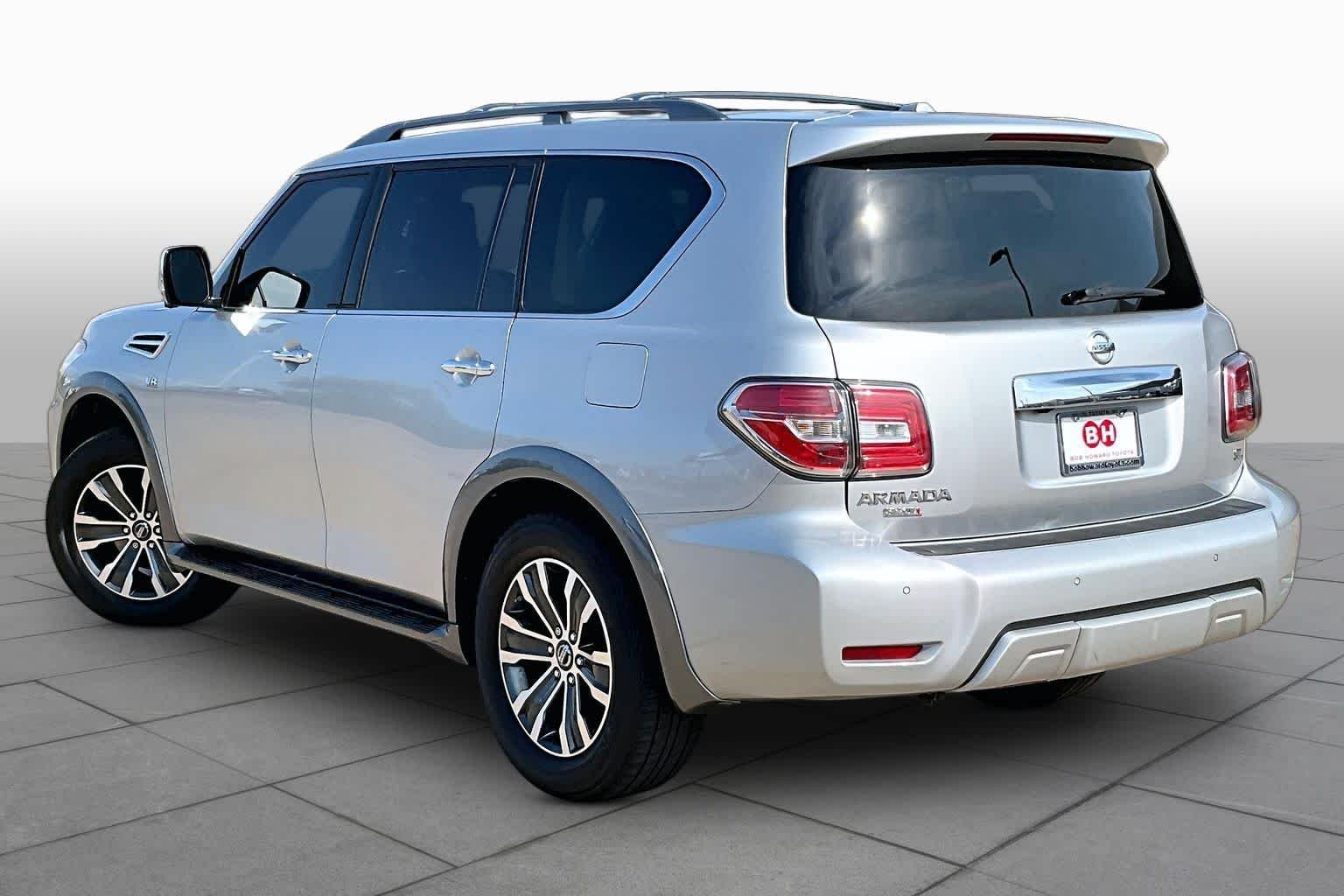 Used 2017 Brilliant Silver Nissan SL image 12
