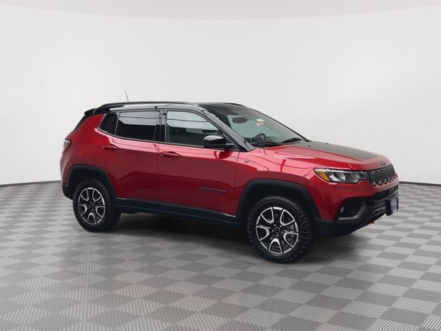 Used 2025 Red Hot Pearlcoat Jeep Trailhawk image 36