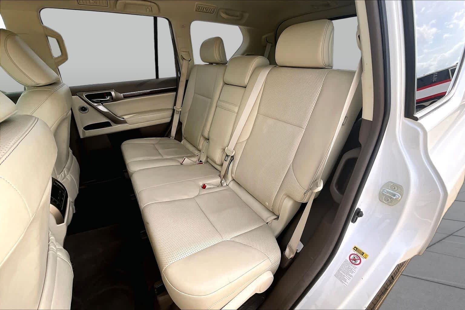 Used 2018 Starfire Pearl Lexus Luxury image 21