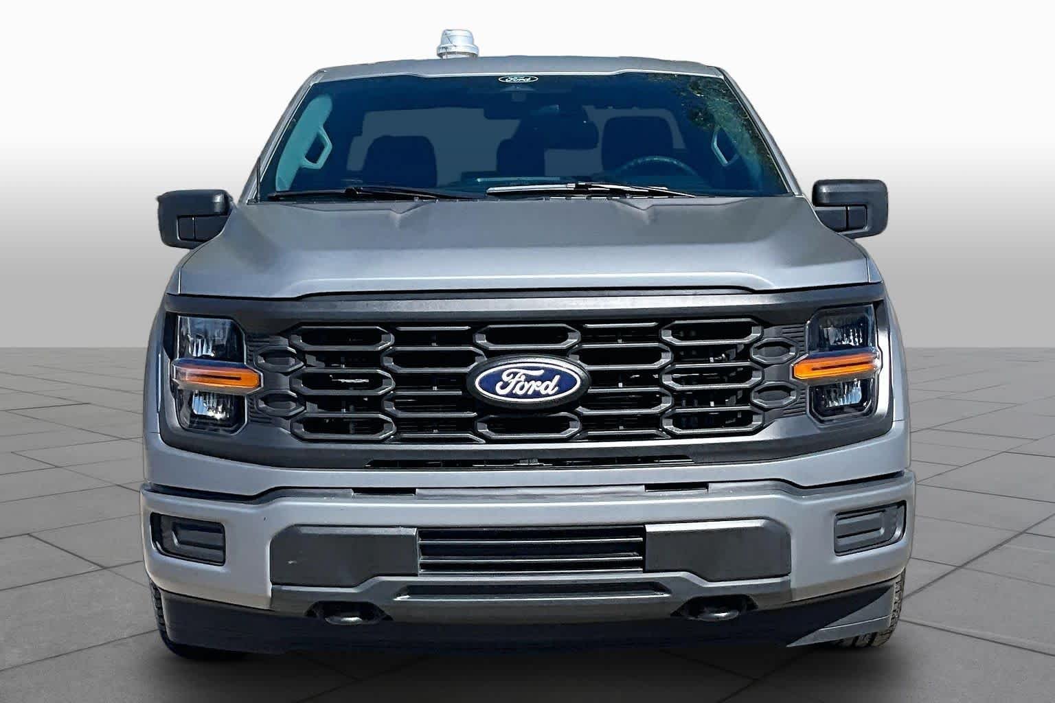 Used 2025 Blue Ford XL image 4