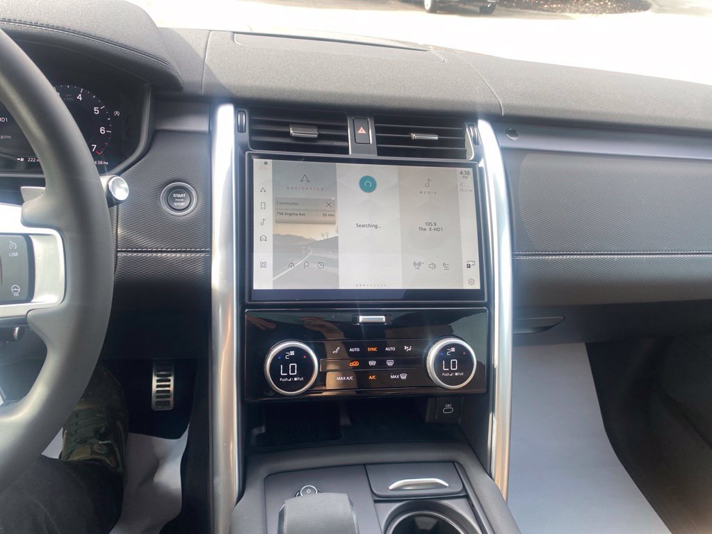 Used 2025  Land Rover Dynamic SE image 18