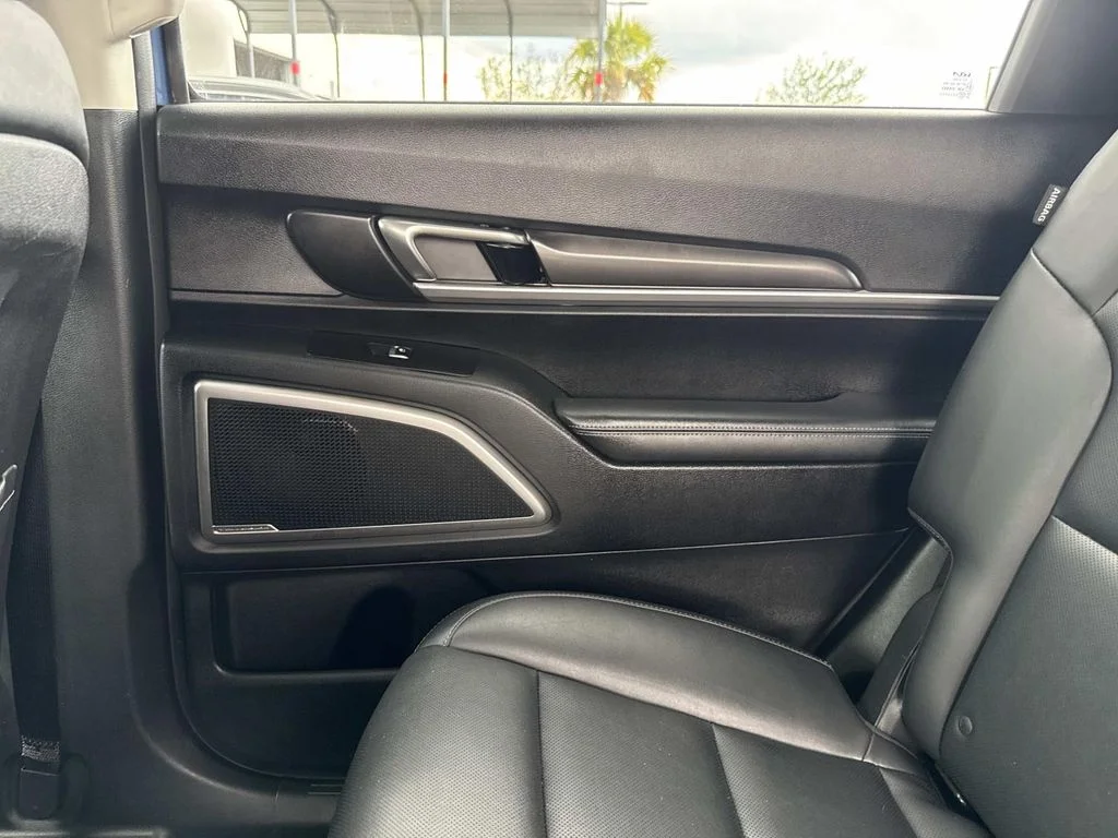 Used 2023 Black Kia S image 17