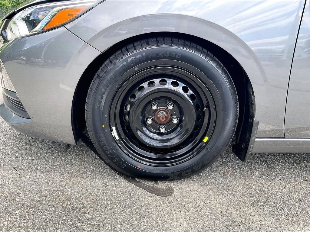 Used 2020 Gray Nissan S image 7
