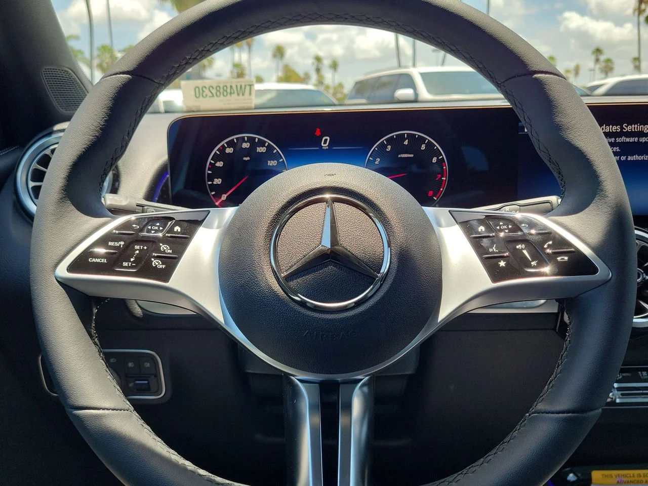 New 2026 Polar White Mercedes-Benz GLB 250 image 31