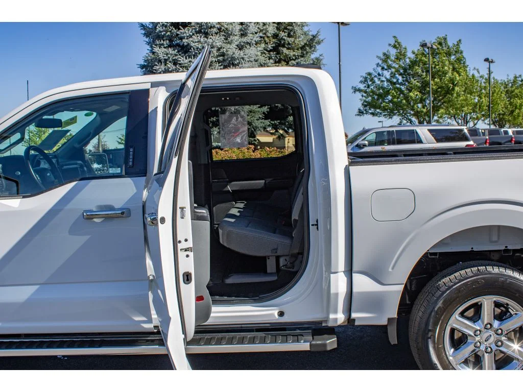 Used 2024 Oxford White Ford XLT image 15