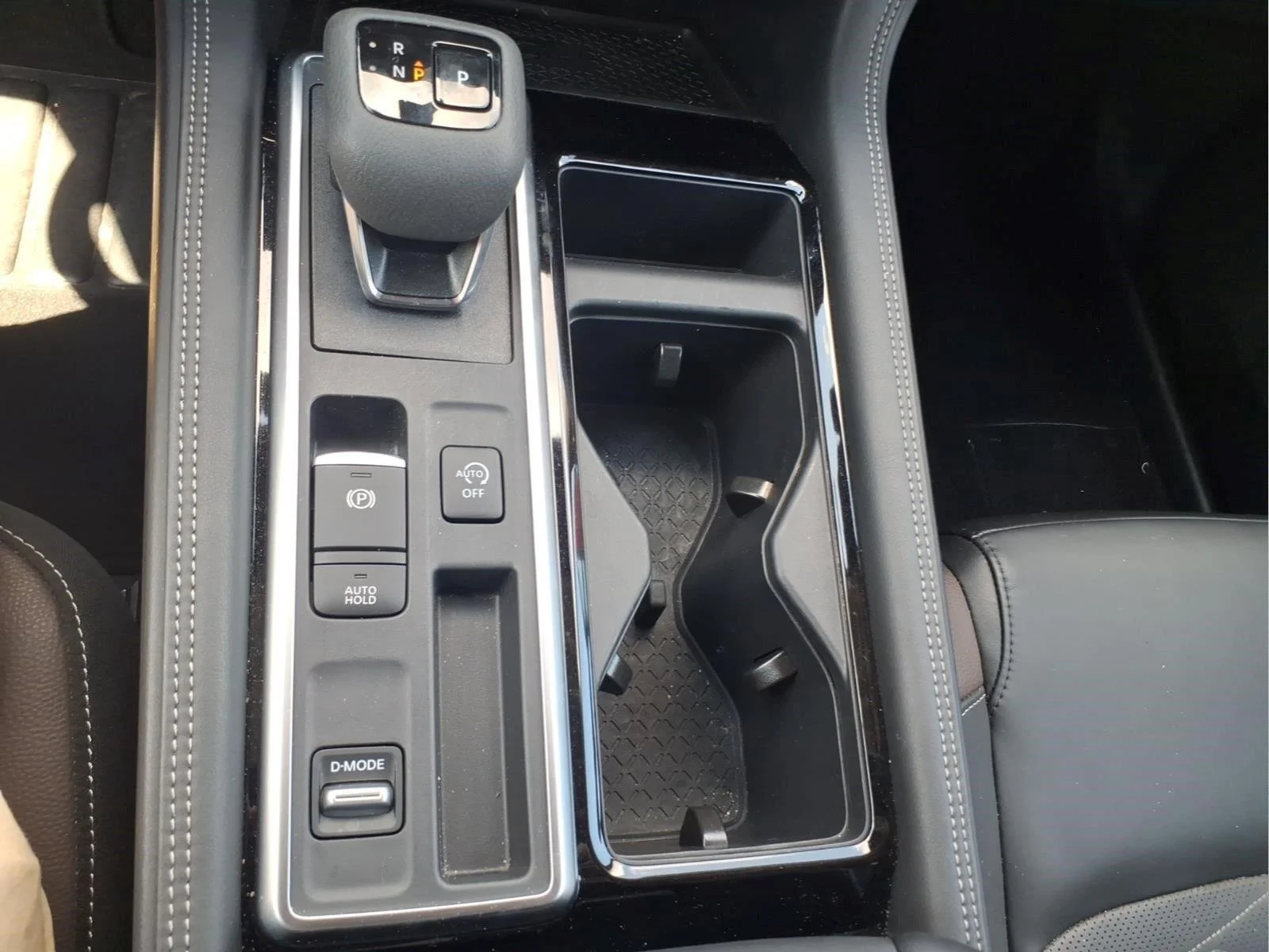 Used 2025 Scarlet Ember Tintcoat Nissan Platinum image 25