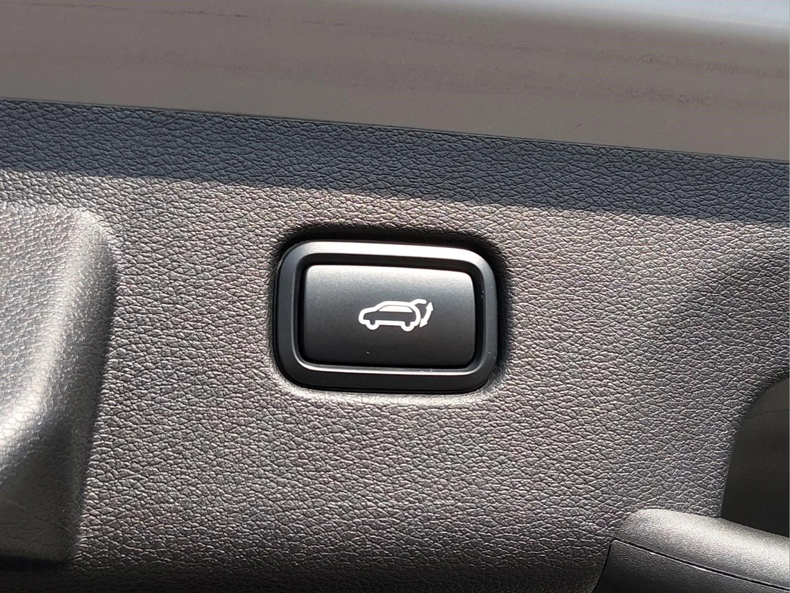Used 2024 Wolf Gray Kia SX-Prestige image 23