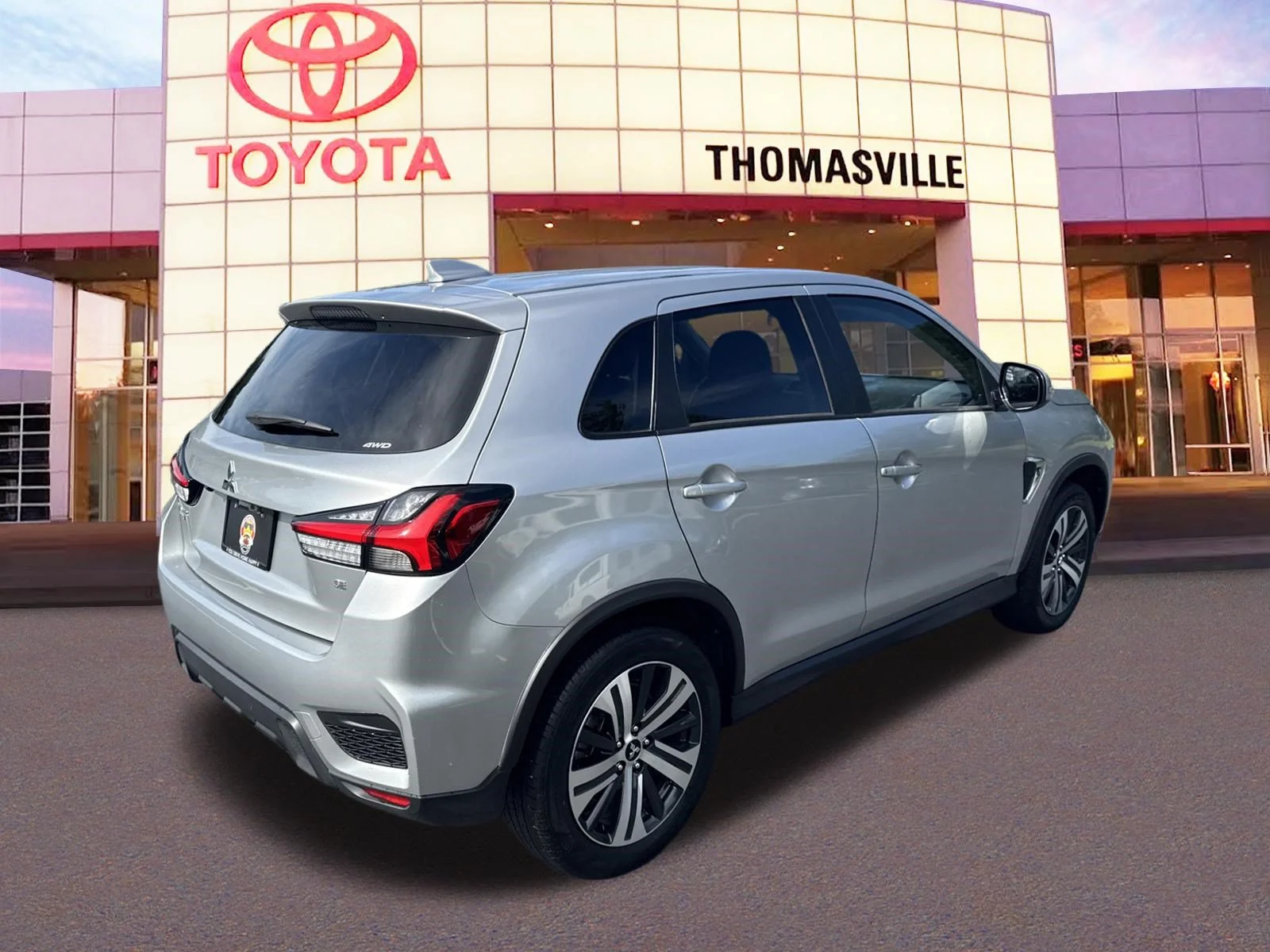 Used 2025  Mitsubishi 2.0 ES image 5