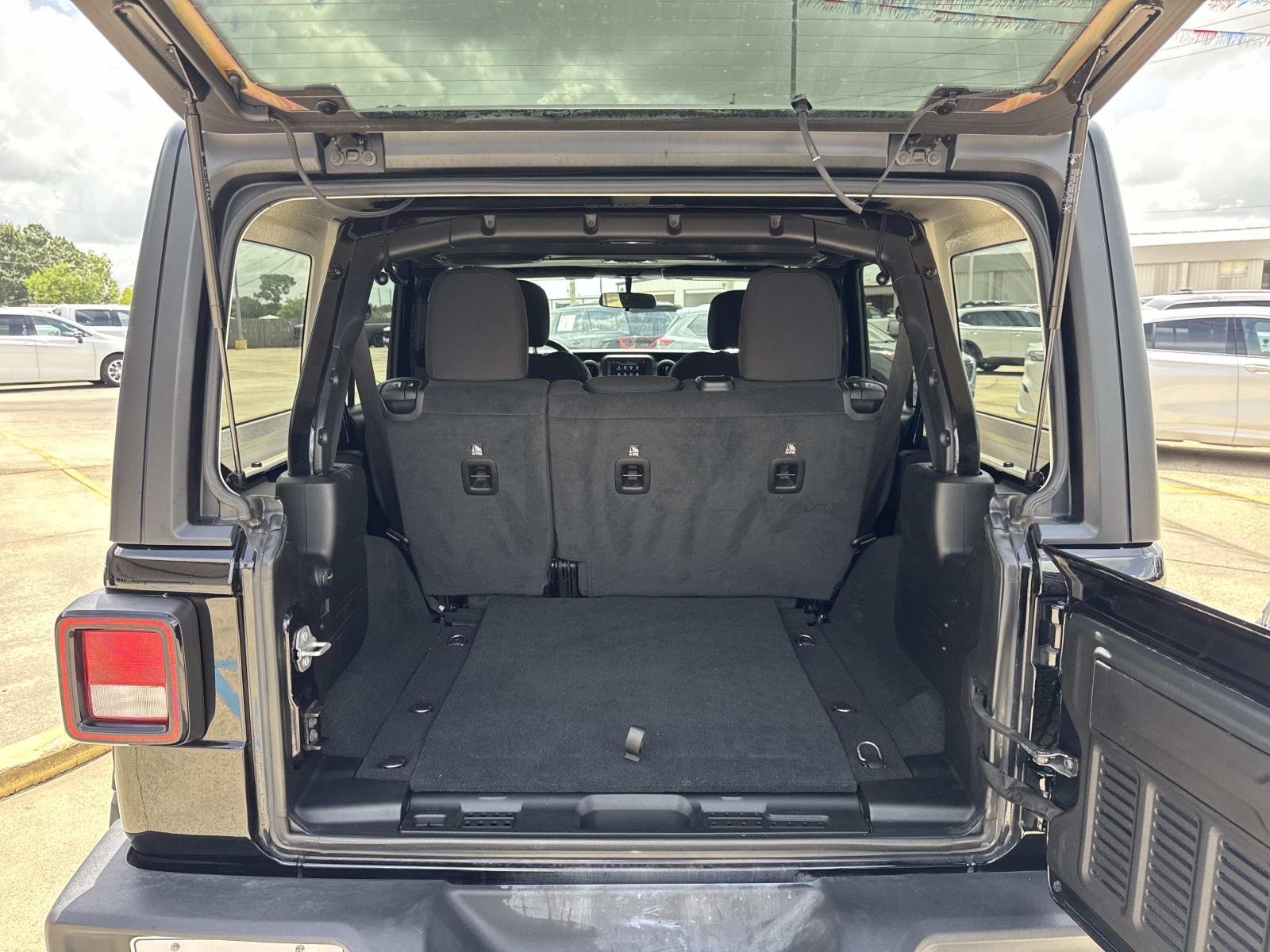 Used 2020 Black Clearcoat Jeep Sport S image 8