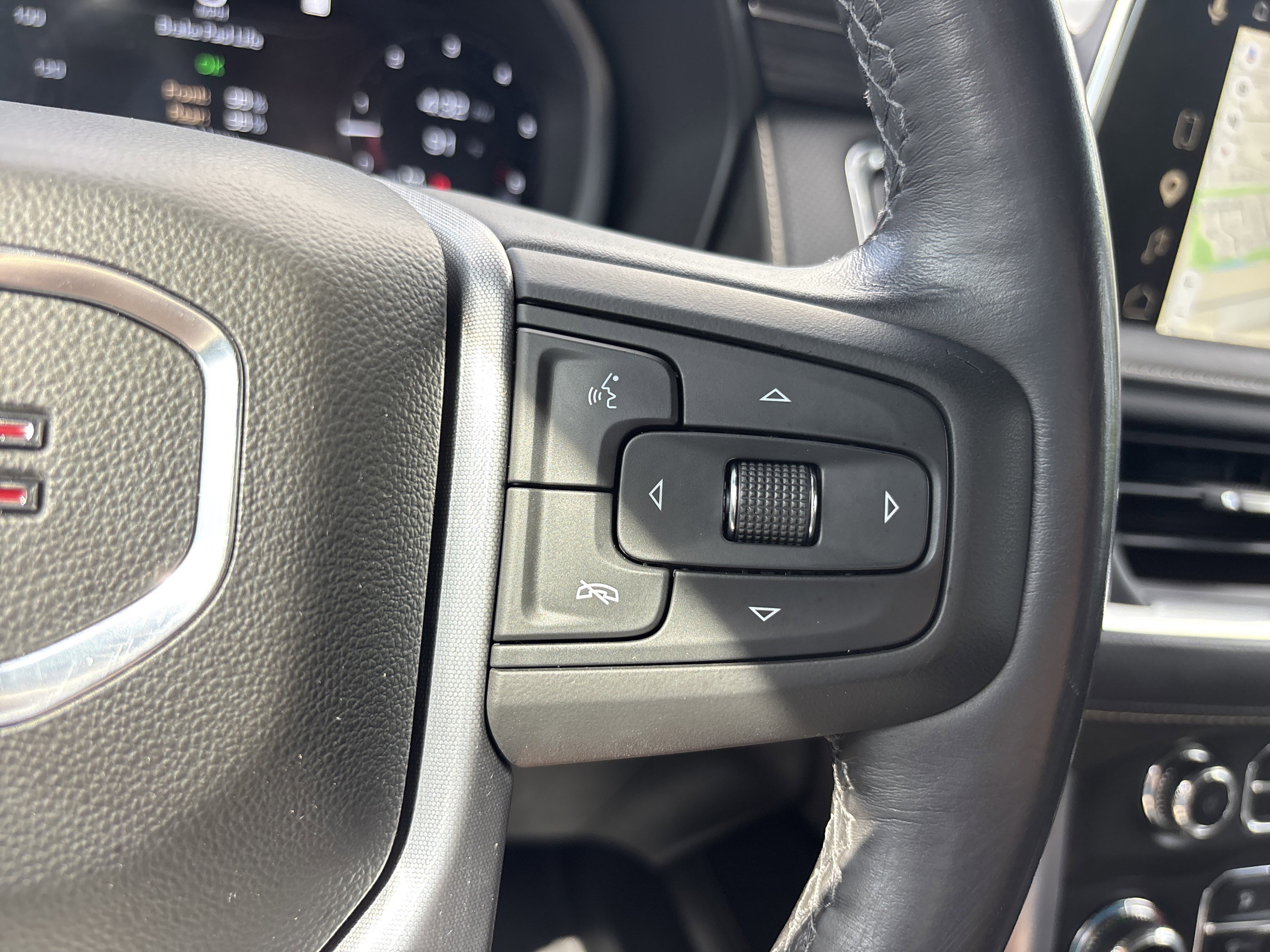 Used 2023 Sterling Metallic GMC SLT 4WD image 34