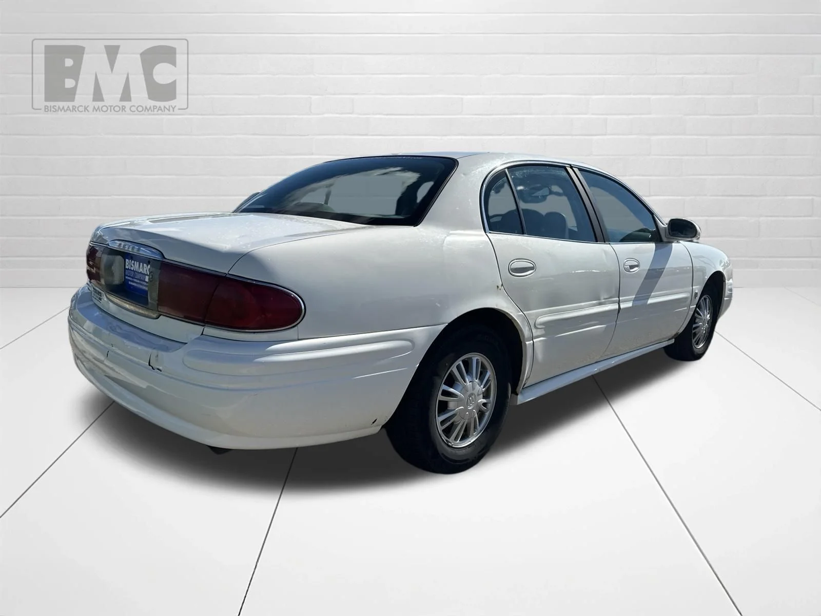 Used 2005 White Buick Custom image 3