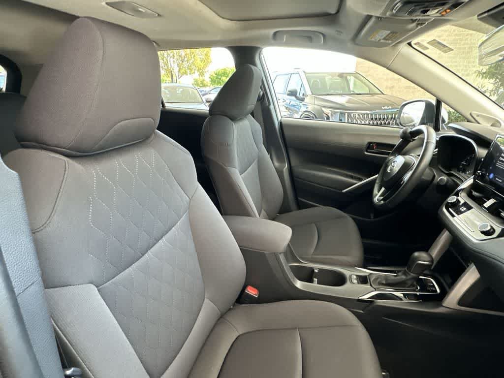 Used 2024 Wind Chill Pearl Toyota LE image 27