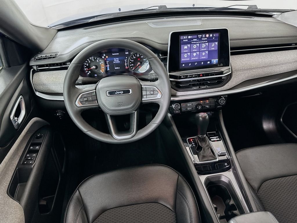 Used 2025 Blue Jeep Latitude image 21