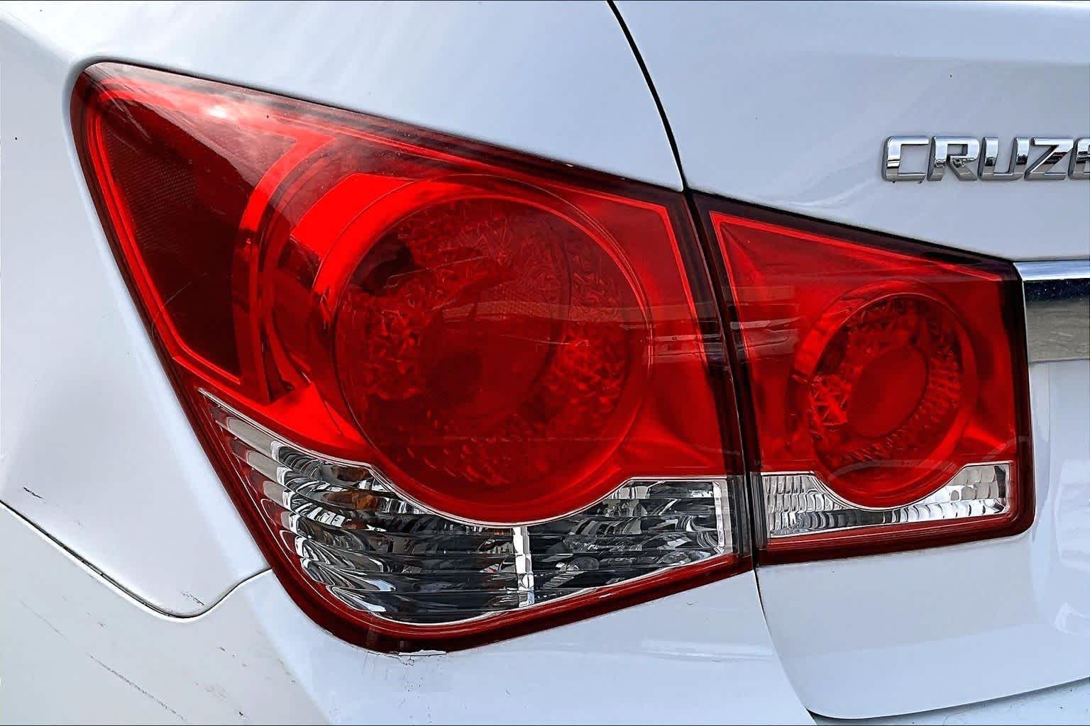 Used 2014 Summit White Chevrolet LS image 25