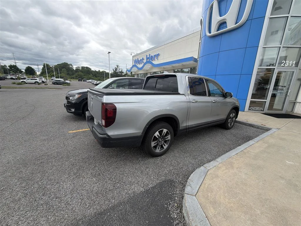 Used 2017 Modern Steel Metallic Honda RTL-E image 3