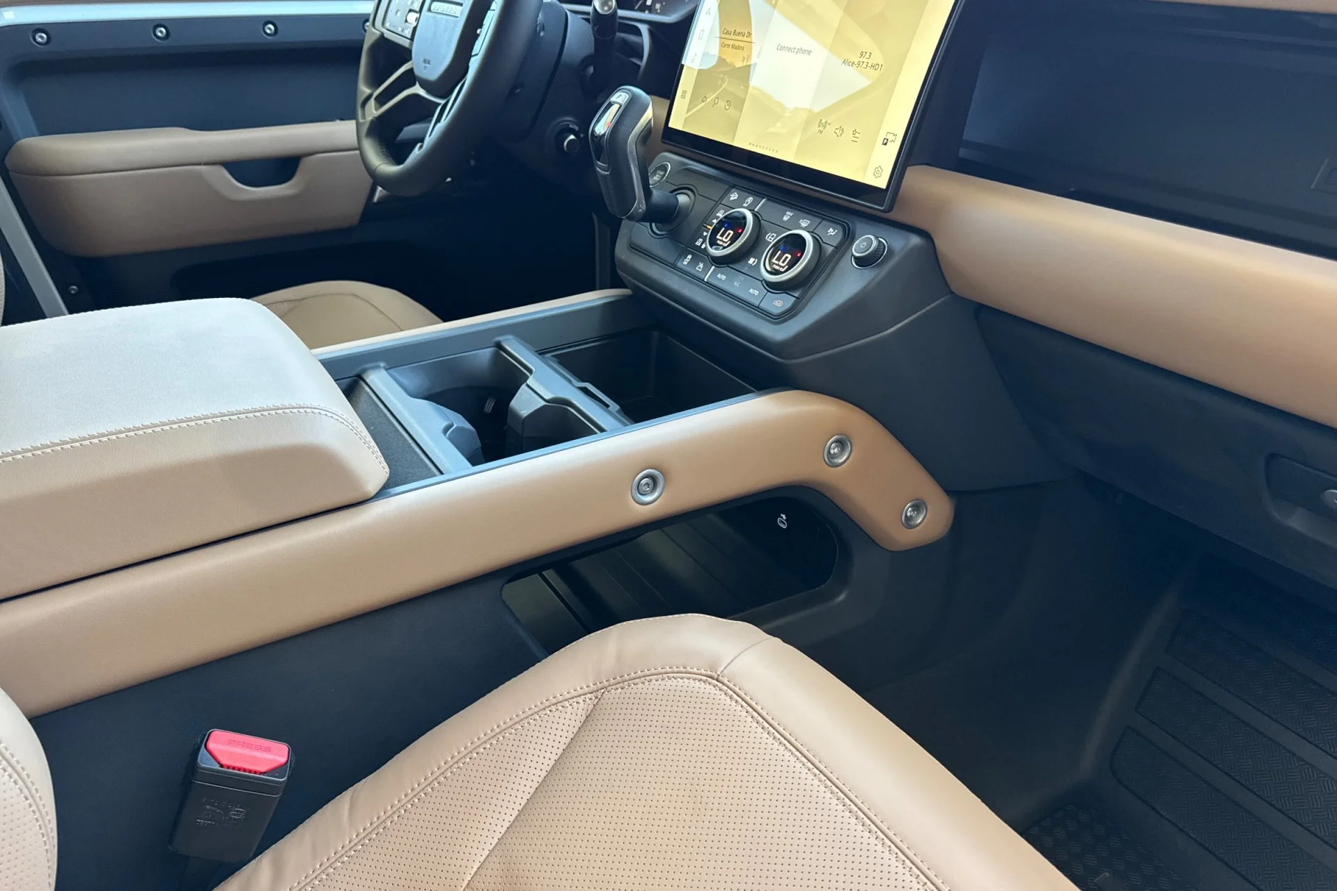 New 2026 FUJI WHITE Land Rover X-Dynamic SE image 18