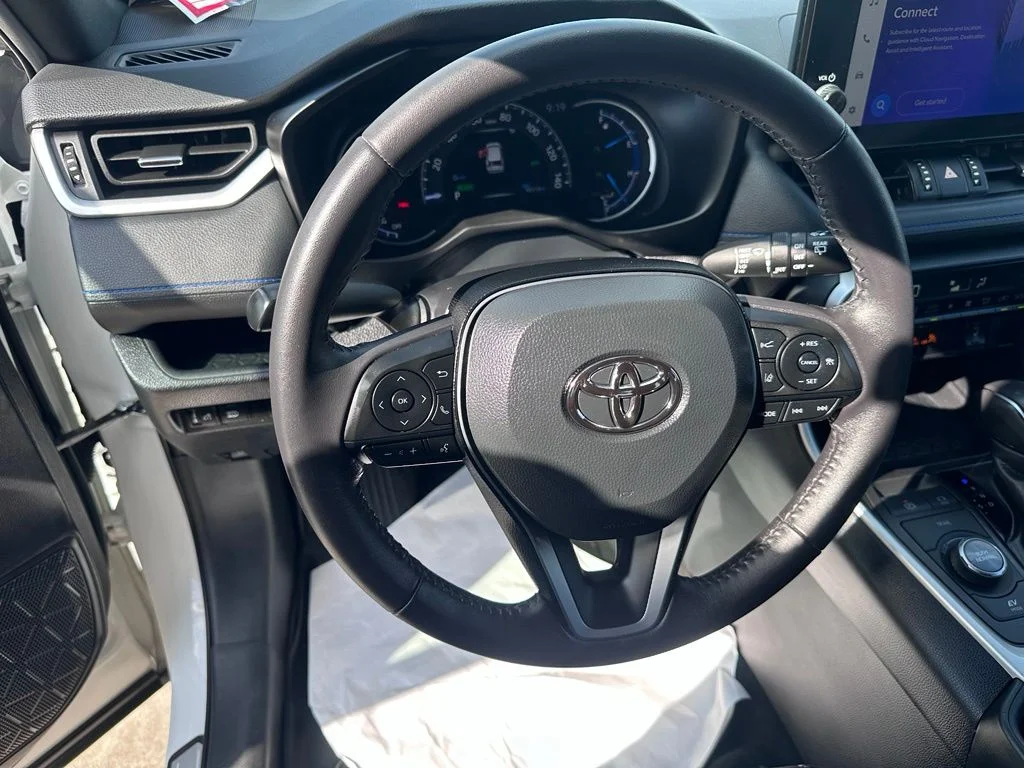 2024 Toyota RAV4 XSE - Photo 17