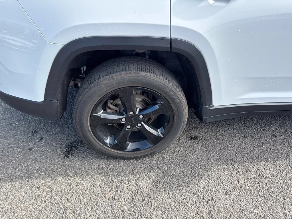 Used 2023 Bright White Clearcoat Jeep Altitude X image 10