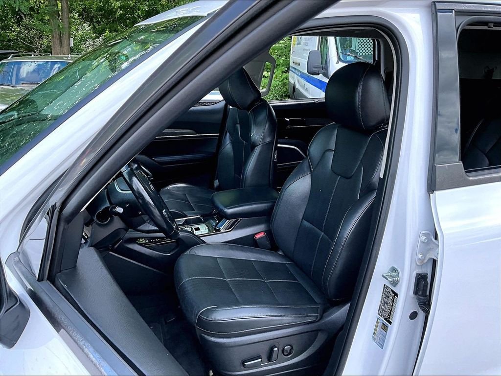 Used 2021 White Kia EX image 10