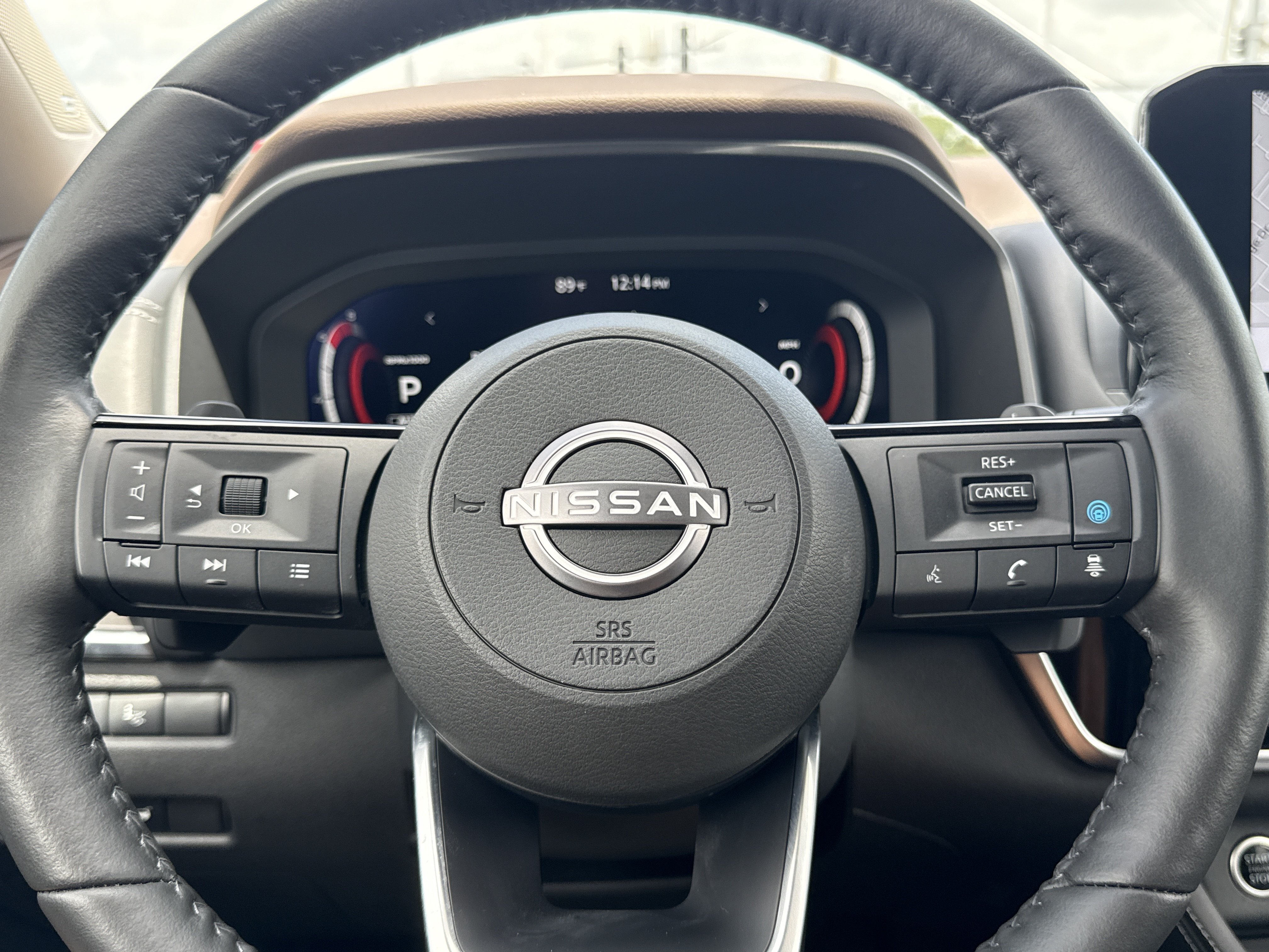 Certified Used 2022 Pearl White Tricoat/Super Black Nissan Platinum AWD image 22