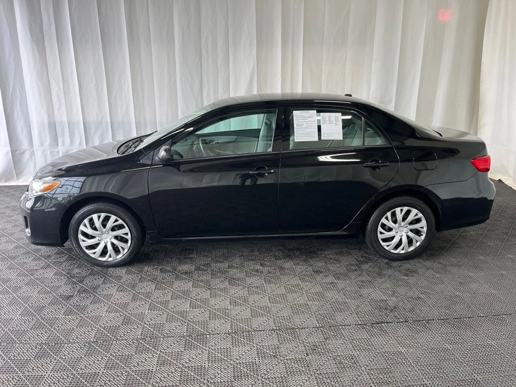 Used 2012 Black Toyota LE image 26