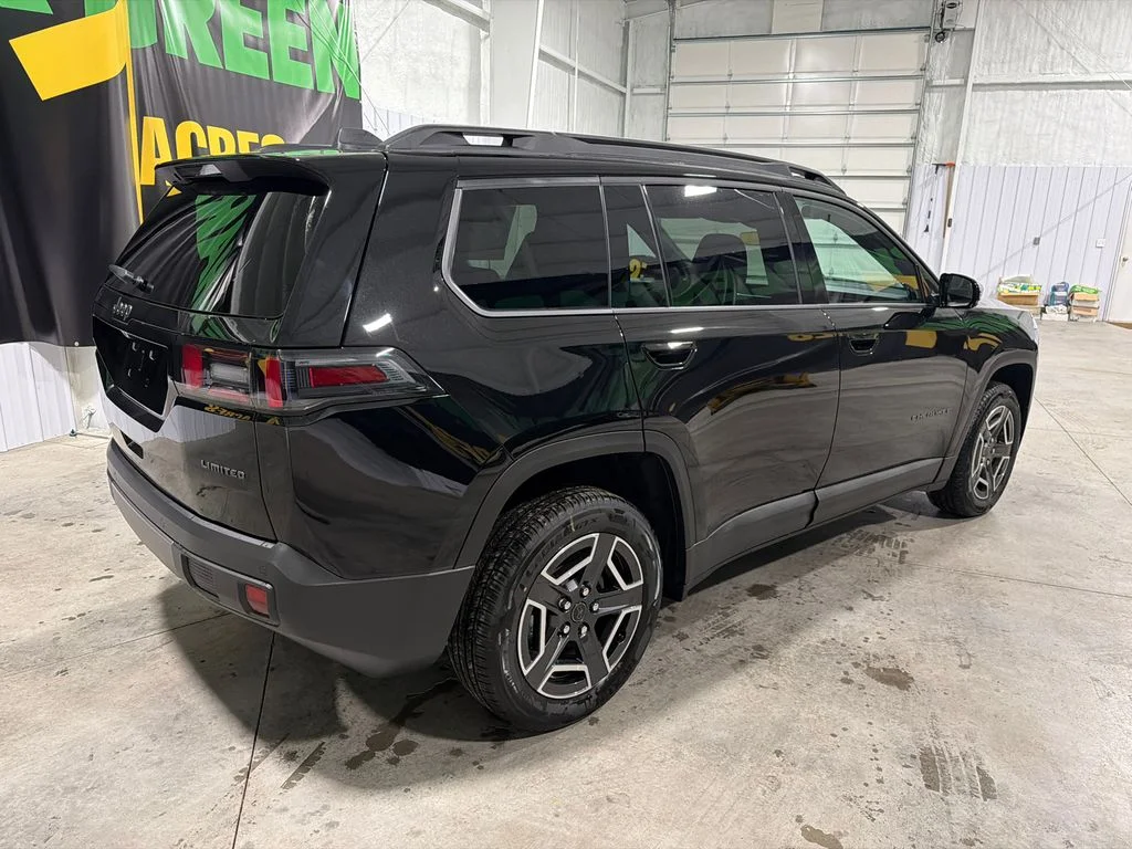 New 2026 Diamond Black Crystal Pearl-Coat Exterior Paint Jeep Limited image 6