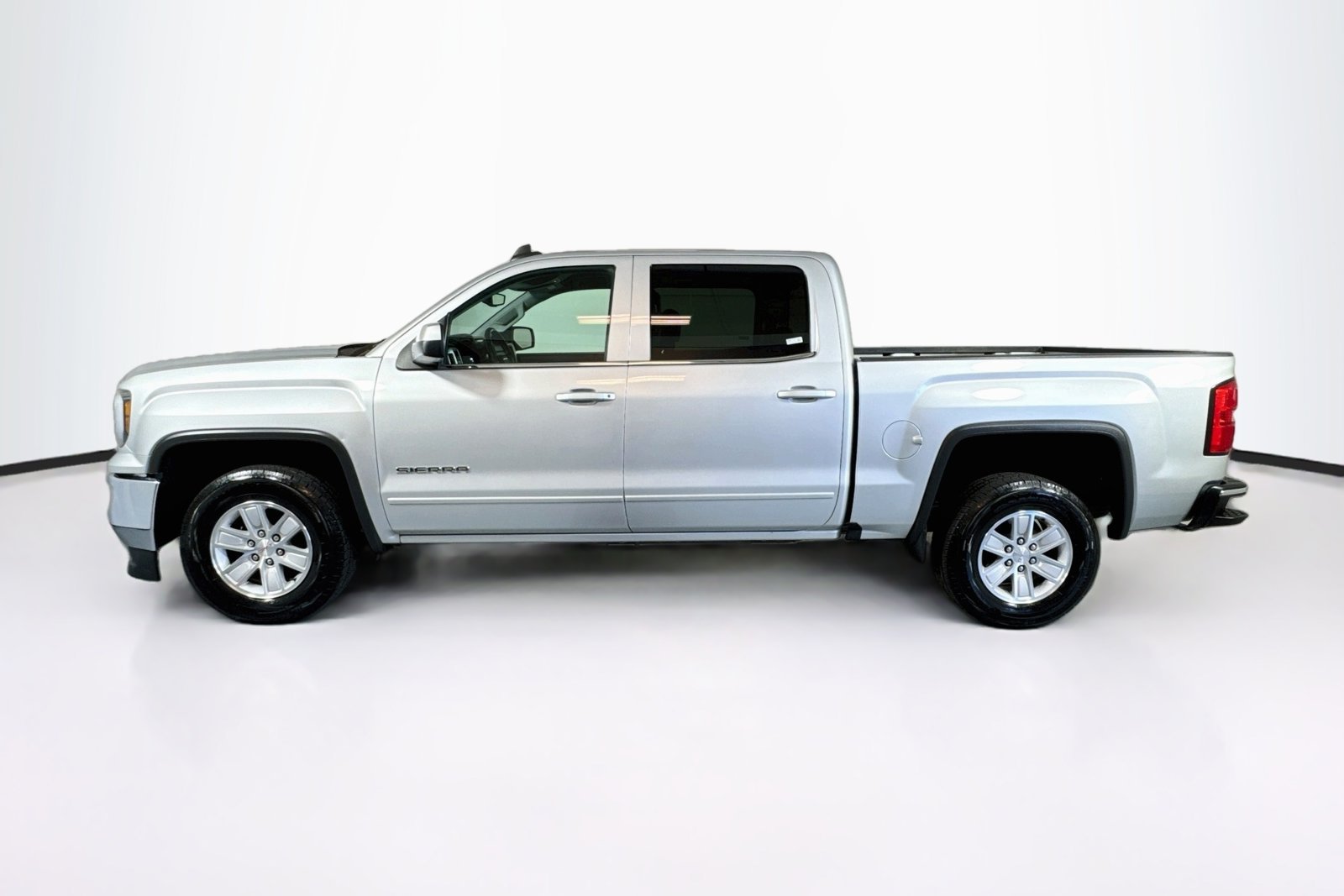 Used 2018 Quicksilver Metallic GMC SLE image 8