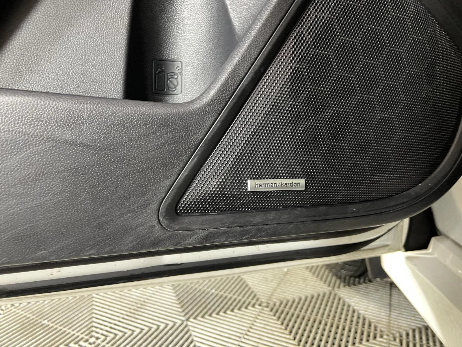Used 2022 Wh Subaru Limited image 35