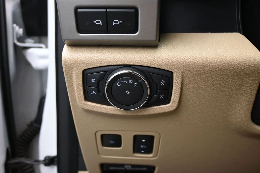 Used 2021 White Ford Lariat image 13