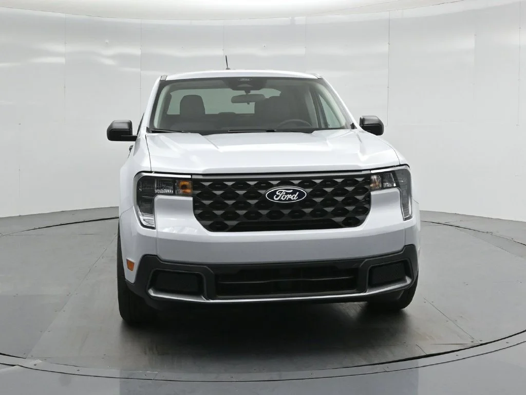New 2026 Space White Metallic Ford XLT image 47