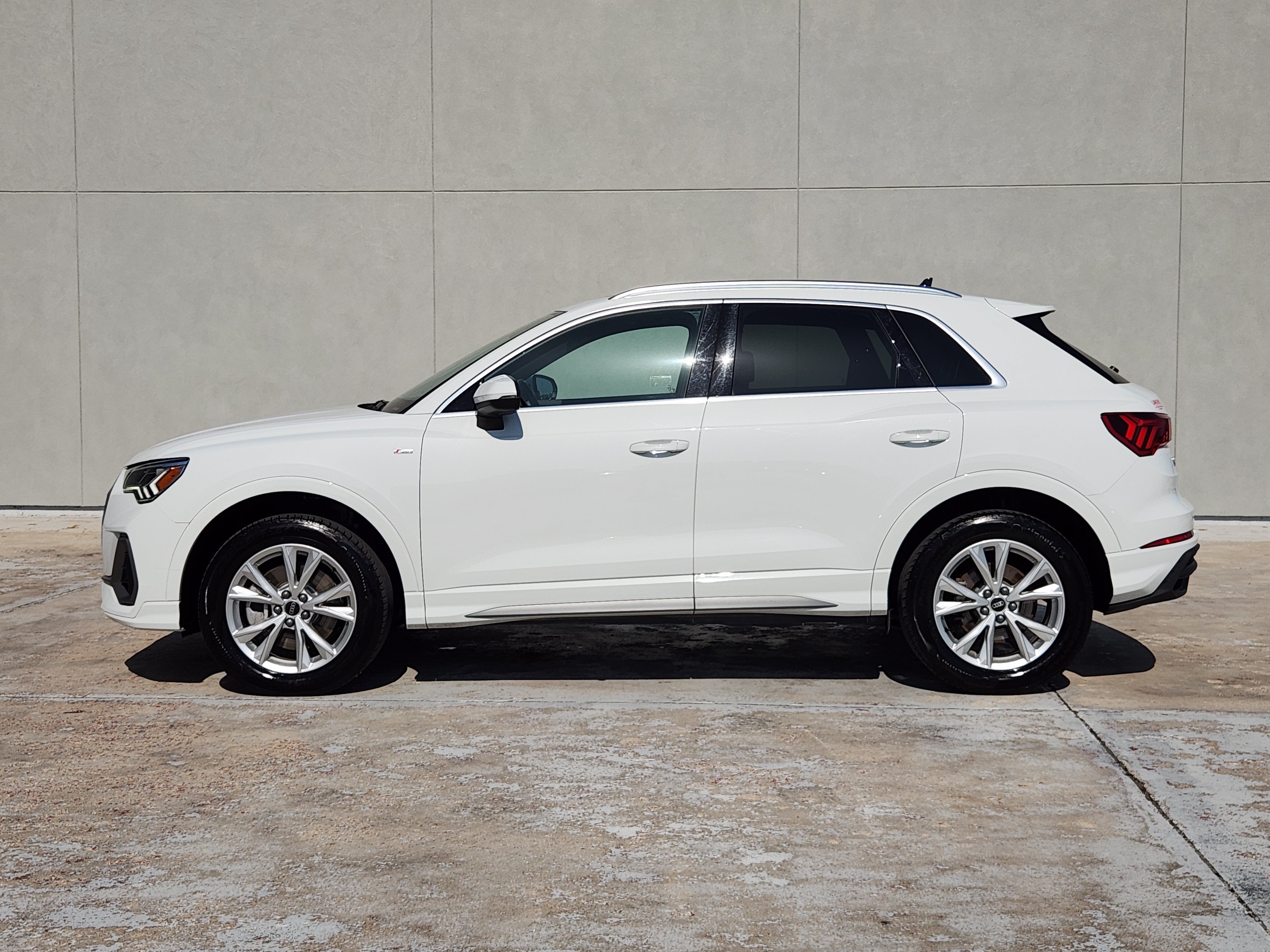 Used 2025  Audi S line Premium image 5