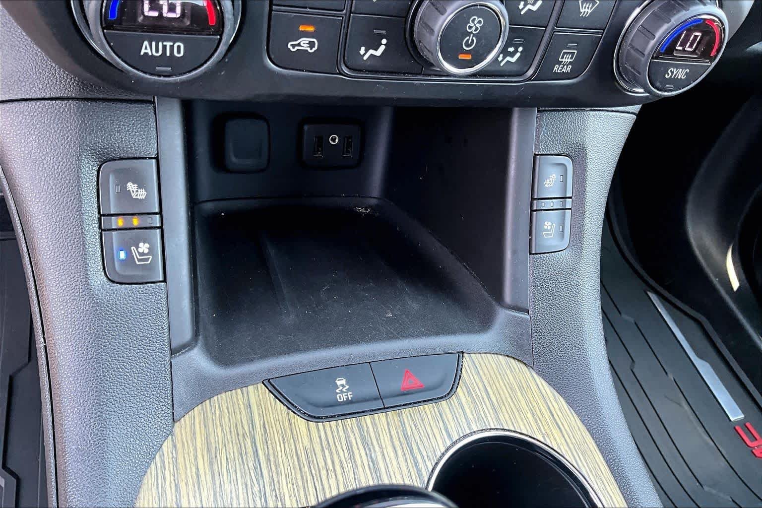 Used 2018 White Frost Tricoat GMC Denali image 28