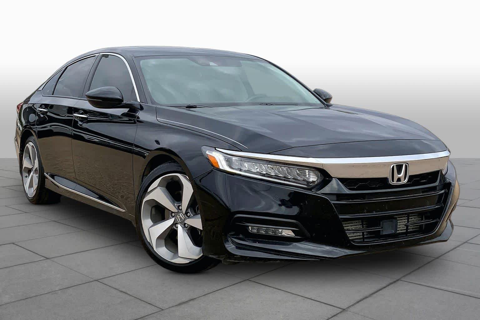 Used 2018 Crystal Black Pearl Honda Touring 2.0T image 2