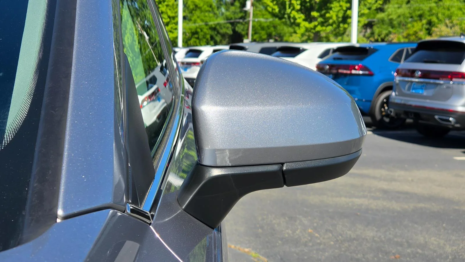 Certified Used 2023 Pyrite Silver Metallic Volkswagen SE image 19